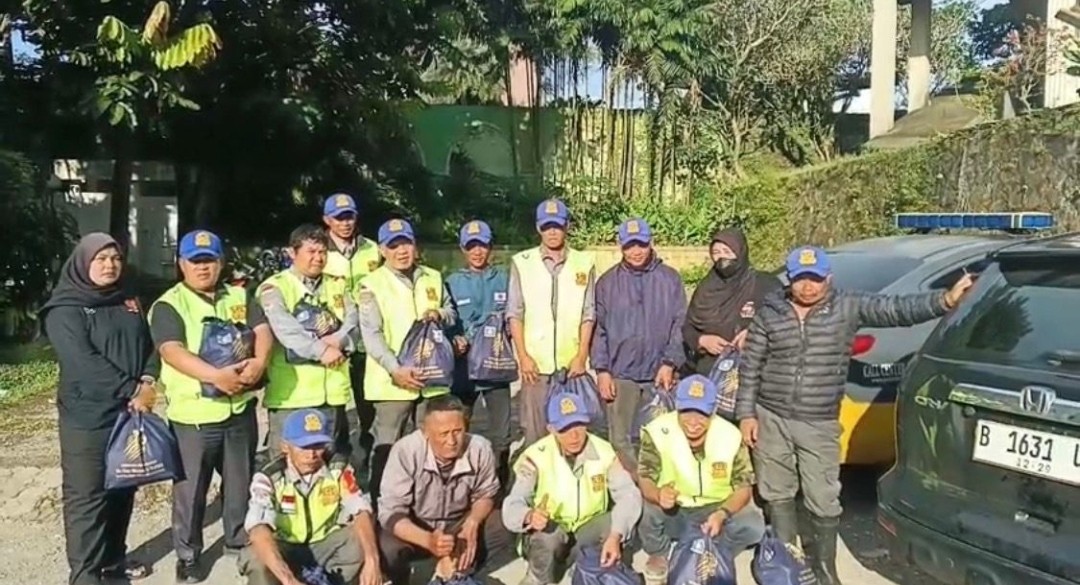 Kapolsek Megamendung Berbagi Rezeki Dengan Team Supeltas Kecamatan Megamendung